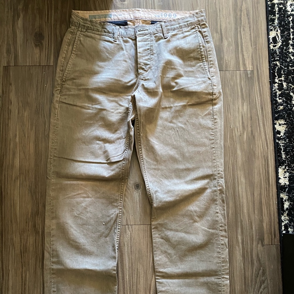 GAP men’s khaki pants size 32